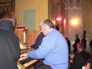 Organista a spevokol počas sv. omše Organista a spevokol počas sv. omše