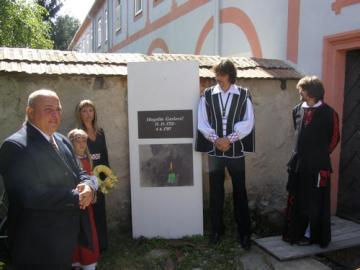 Kladenie venca k pamätnej tabuli Kladenie venca k pamätnej tabuli