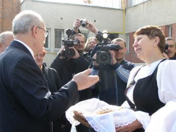 Privítanie chlebom a soľou Privítanie chlebom a soľou