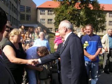 Príchod prezidenta a zvítanie sa s občanmi Príchod prezidenta a zvítanie sa s občanmi