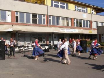 Vystúpenie FS Senior klub Vršatec pred zdravotným Vystúpenie FS Senior klub Vršatec pred zdravotným