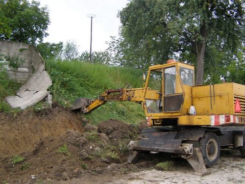 Fotogaléria Výstavba viacúčelovho ihriska bytovky (35) Výstavba viacúčelovho ihriska bytovky